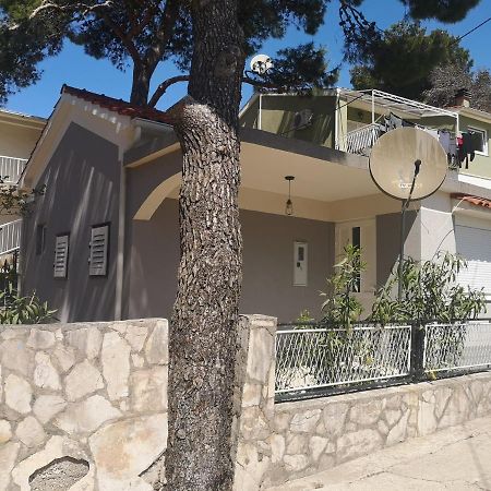 הוילה פרימוסטן Mala Kuca Ispod Borova מראה חיצוני תמונה